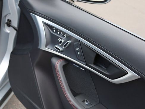 Used 2019 Jaguar F-TYPE R-Dynamic RWD image 38