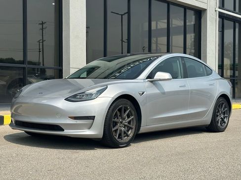 Used 2018 Tesla Model 3 Long Range image 4