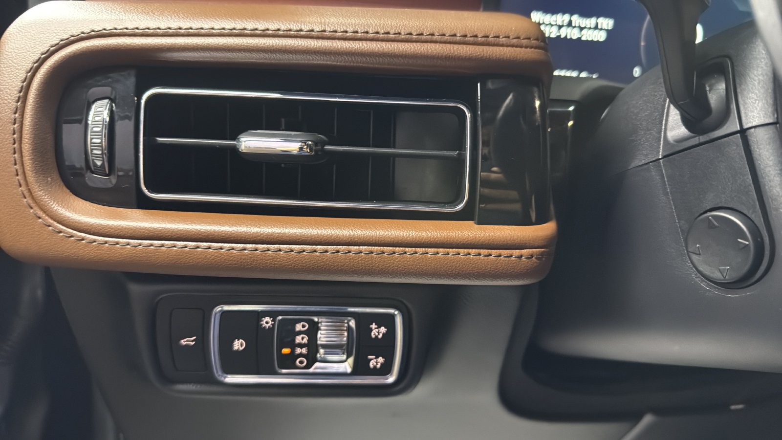 Used 2023 Lincoln Aviator Reserve w/ Equipment Group 201A RWD image 17