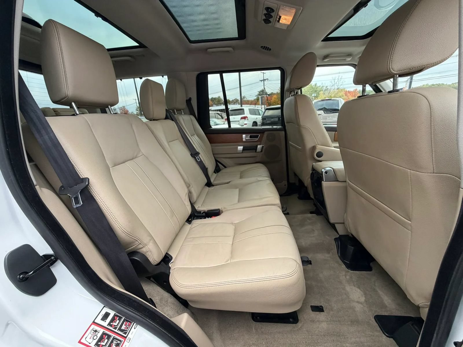Used 2016 Land Rover LR4 HSE Silver Edition AWD/4WD image 34