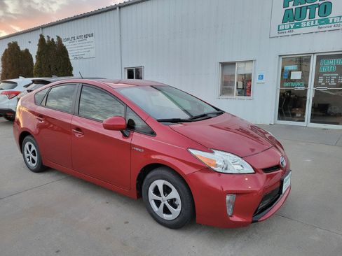 Used 2014 Toyota Prius Two image 9