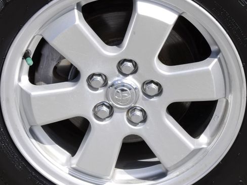 Used 2005 Toyota Prius FWD image 36