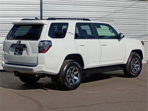 Used 2024 Toyota 4Runner TRD Off-Road image 4