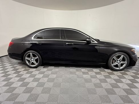 Used 2017 Mercedes-Benz E 300 4MATIC image 9