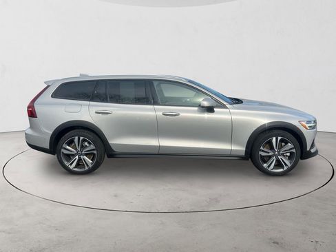 Certified 2025 Volvo V60 B5 Cross Country Plus AWD/4WD image 6