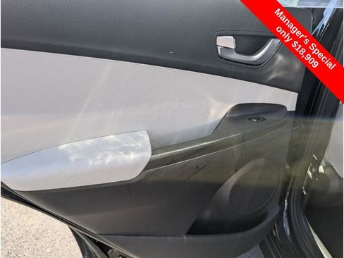 Used 2023 Hyundai Kona SEL w/ Convenience Package image 11