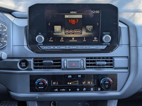 Used 2025 Nissan Pathfinder S image 26