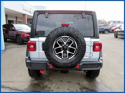 Used 2024 Jeep Wrangler Unlimited Rubicon image 6