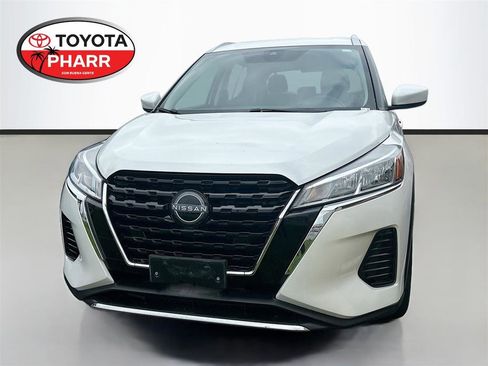 Used 2023 Nissan Kicks SV FWD image 1