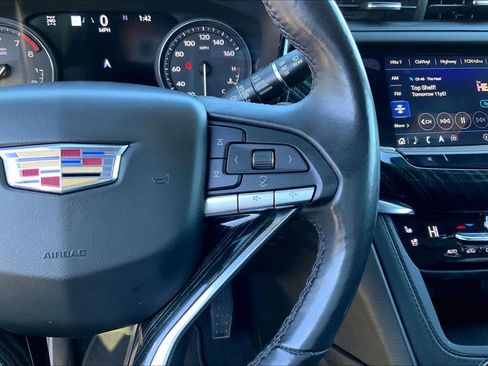 Used 2023 Cadillac XT6 Premium Luxury w/ Technology Package image 23