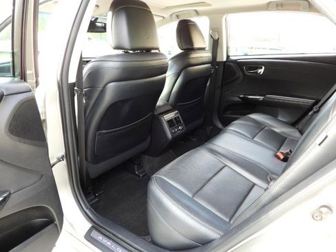 Used 2015 Toyota Avalon Limited image 32