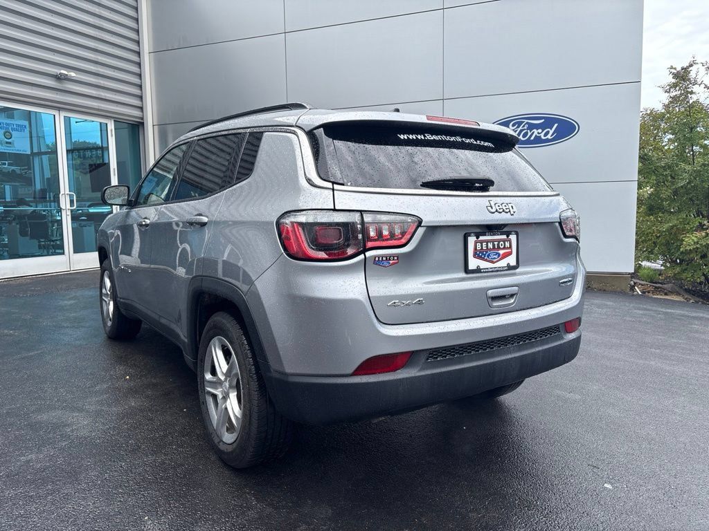 Used 2024 Jeep Compass Latitude AWD/4WD image 4