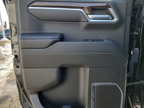 Used 2024 GMC Sierra 1500 SLE w/ Preferred Package image 9