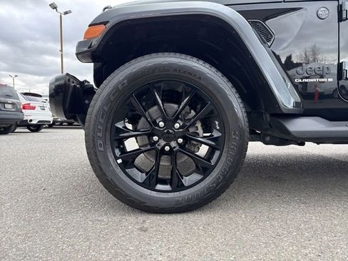Used 2023 Jeep Gladiator Overland image 16