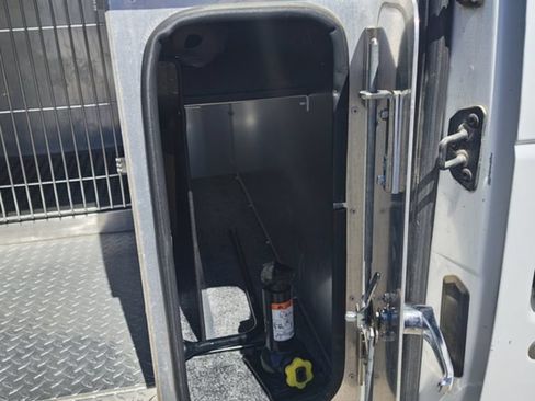 Used 2004 Ford E-250 and Econoline 250 RWD image 7