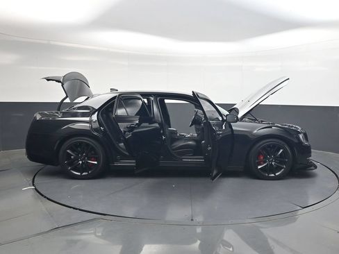 Used 2023 Chrysler 300 C RWD image 40