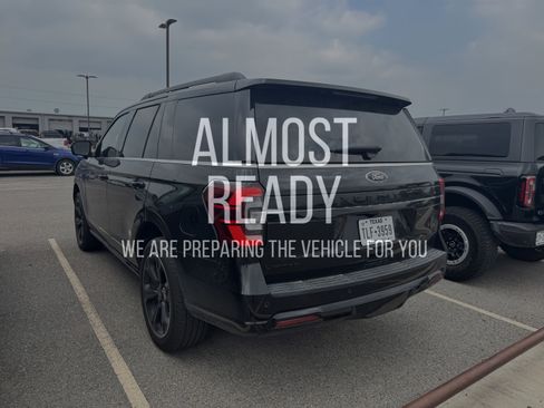 Certified 2023 Ford Expedition Limited AWD/4WD image 3