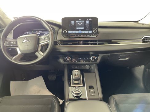 Used 2022 Mitsubishi Outlander SE image 16