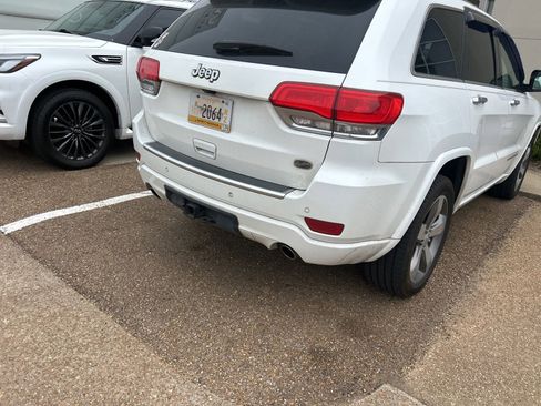 Used 2015 Jeep Grand Cherokee Overland w/ Advanced Technology Group image 17