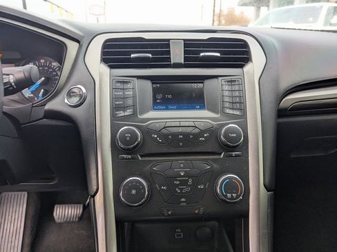 Used 2017 Ford Fusion SE image 18