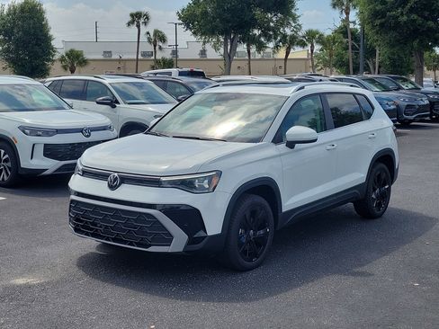 New 2026 Volkswagen Taos SE FWD image 26