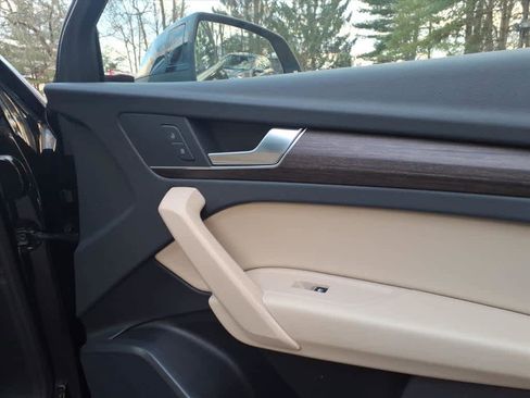 Used 2023 Audi Q5 2.0T Premium w/ Convenience Package image 12