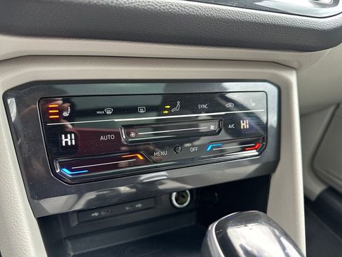 Certified 2023 Volkswagen Tiguan SE w/ Panoramic Sunroof Package image 11