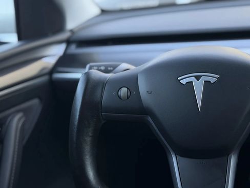 Used 2025 Tesla Model Y Performance AWD/4WD image 23
