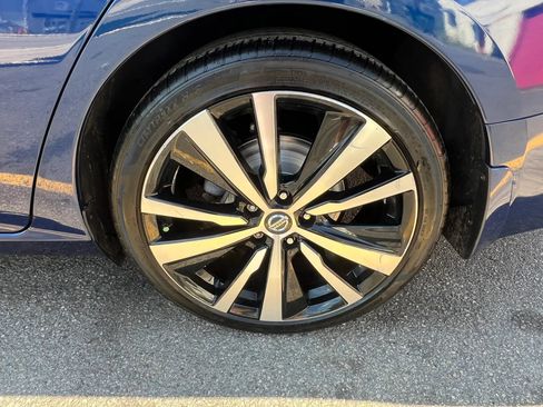 Used 2020 Nissan Altima 2.5 SR w/ Premium Package FWD image 10