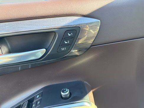 Used 2021 Toyota Highlander Platinum image 25