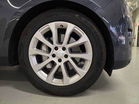 Used 2025 Land Rover Range Rover Sport SE AWD/4WD image 9