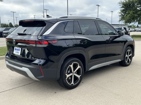 Used 2025 Volkswagen Tiguan SE image 5