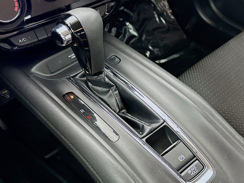 Used 2019 Honda HR-V LX image 7