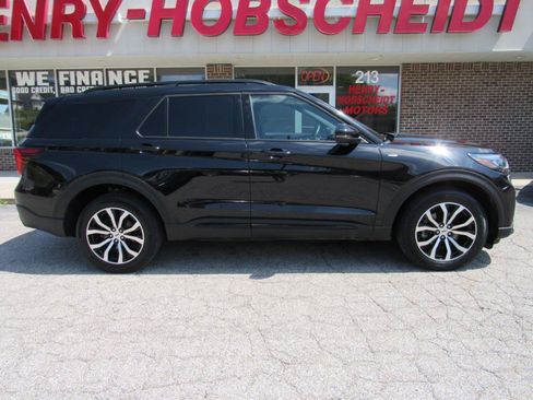 Used 2025 Ford Explorer ST-Line AWD/4WD image 8