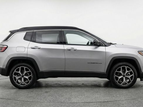 Used 2025 Jeep Compass Limited AWD/4WD image 11