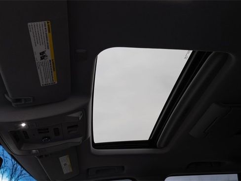 Used 2015 Cadillac Escalade Luxury image 29