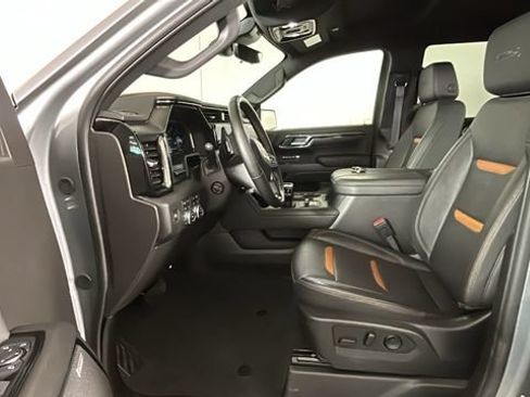 Used 2024 GMC Sierra 1500 AT4 w/ Technology Package AWD/4WD image 11