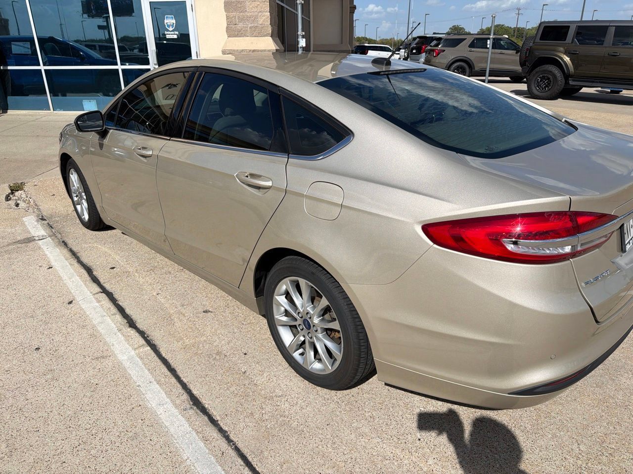Used 2017 Ford Fusion SE w/ Fusion SE Technology Package FWD image 13