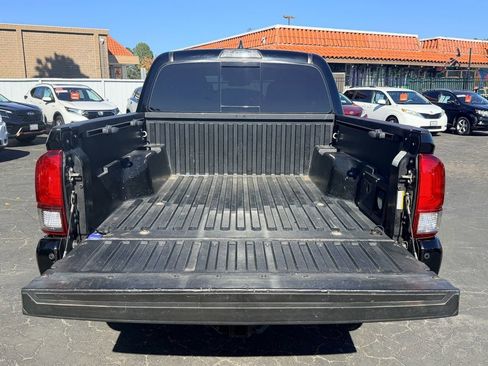 Used 2019 Toyota Tacoma TRD Off-Road image 15