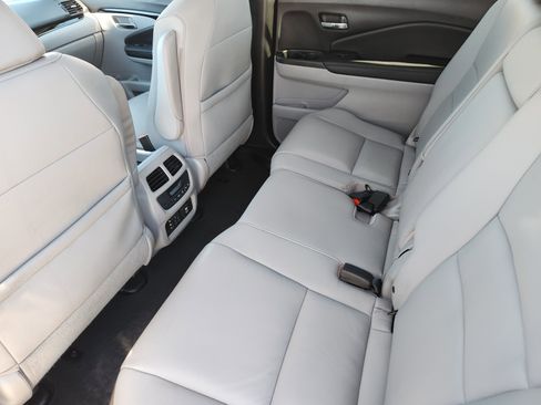 Used 2017 Honda Pilot Touring image 31
