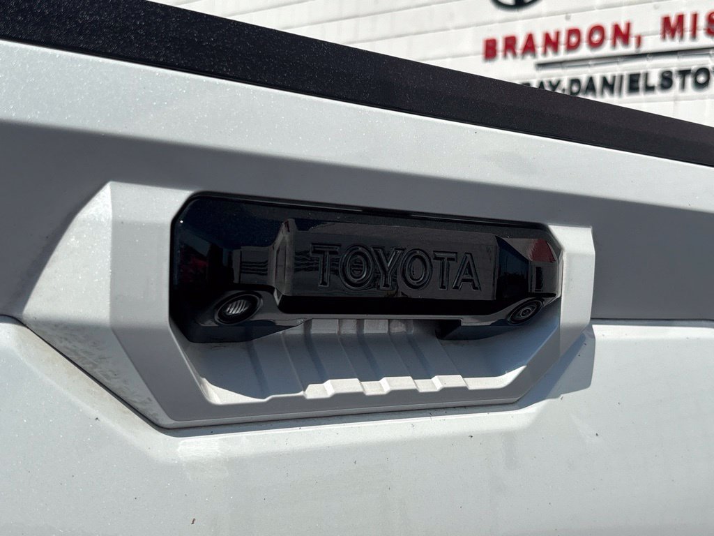 Used 2025 Toyota Tundra Limited AWD/4WD image 32