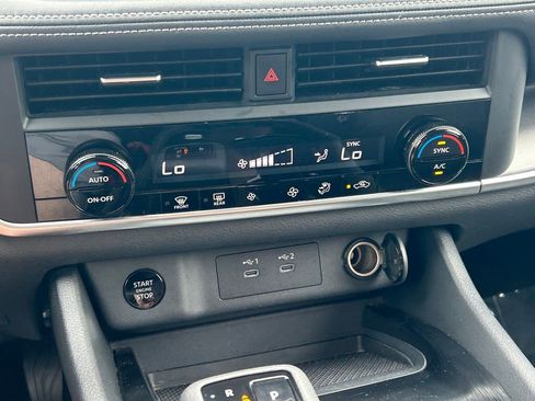 Used 2025 Nissan Rogue SV FWD image 26