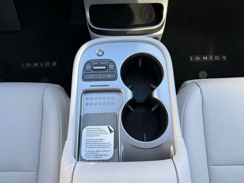 Certified 2026 Hyundai Ioniq 9 Limited w/ Tow & Go Package image 32