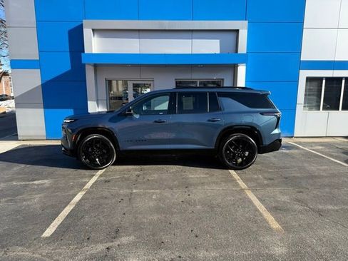 Used 2025 Chevrolet Traverse RS w/ LPO, Floor Liner Package image 5