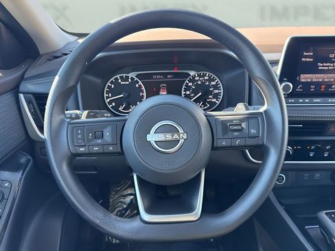 Used 2023 Nissan Rogue S image 12