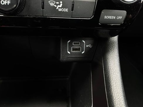 Used 2025 Jeep Compass Latitude AWD/4WD image 25