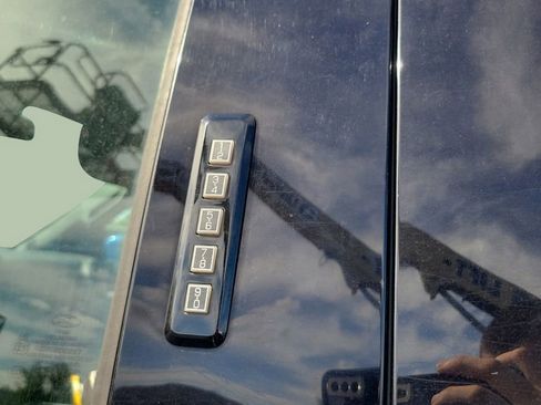 Used 2017 Ford F150 Raptor w/ Equipment Group 802A Luxury image 6