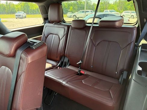 Used 2024 Ford Expedition Limited AWD/4WD image 17