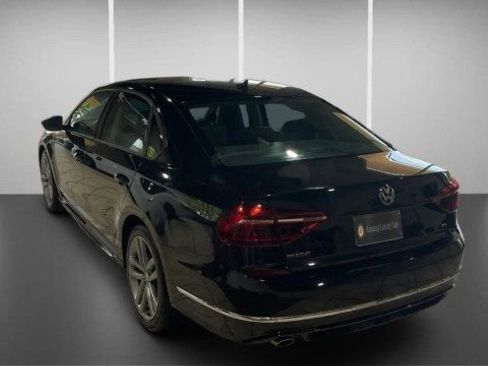 Used 2018 Volkswagen Passat 2.0T R-Line FWD image 9