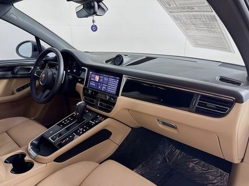 Used 2024 Porsche Macan Base image 31